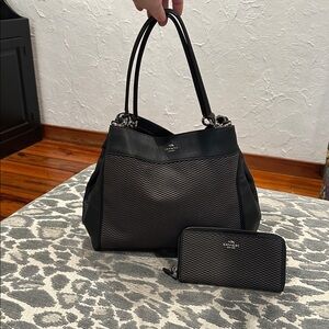 Coach Legacy Jacquard Lexi Shoulderbag w/ matching wallet! Great condition!!